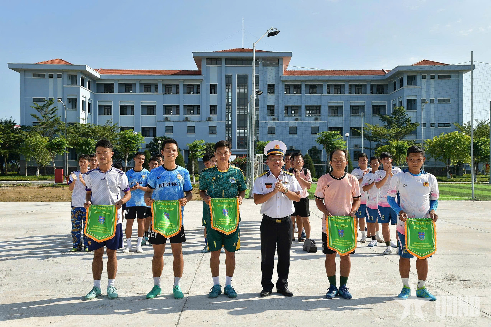 Lữ đoàn 175 tổ chức giải bóng đá mini chào mừng kỷ niệm ngày thành lập Lữ đoàn